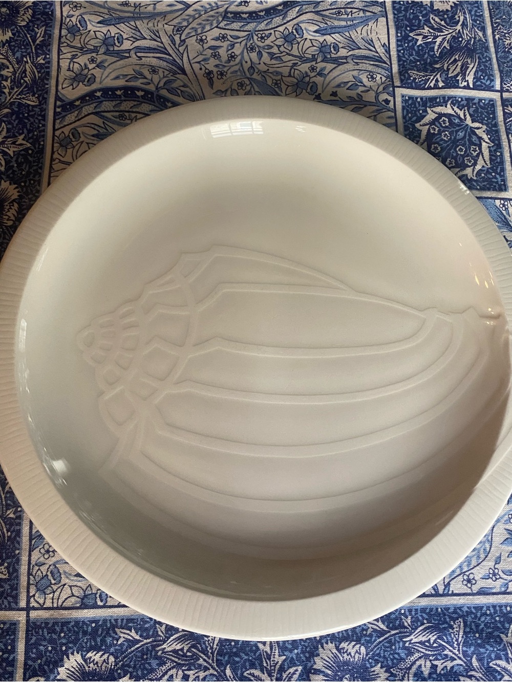 Vintage Franciscan White Sea Sculptures 9” Plate — The Conch